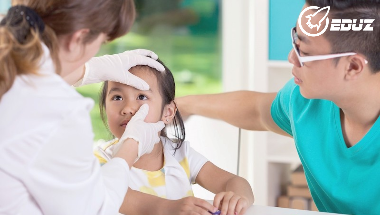 1. Giữ Bình Tĩnh Và Kiểm Tra Mắt